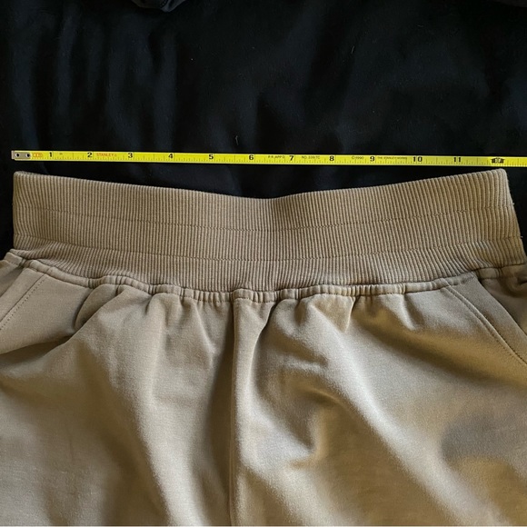 SOLD lululemon la shorts - Picture 5 of 8